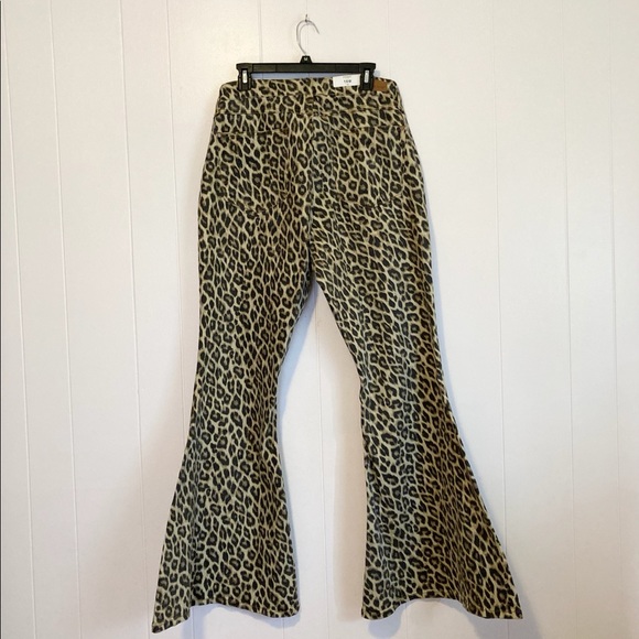 Judy Blue NWT High Rise Leopard Super Flare Jeans - Picture 7 of 9